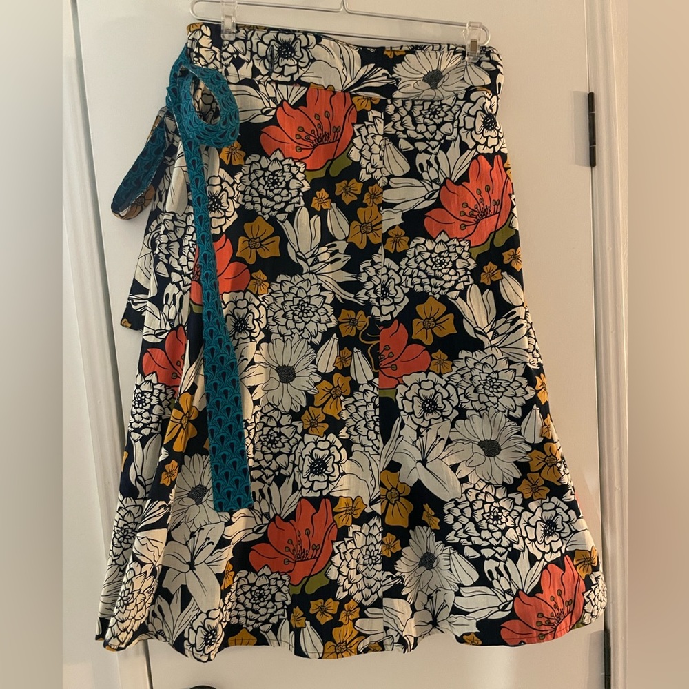 Beautiful printed reversible skirt!